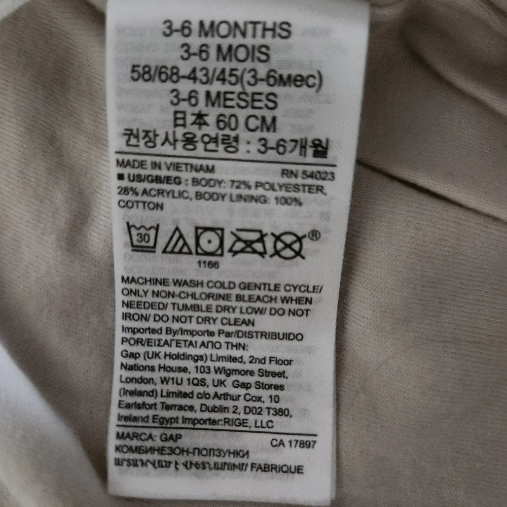 GAP Fuzzy Gray One Piece snowsuit Bunting Size 3-6 Mos